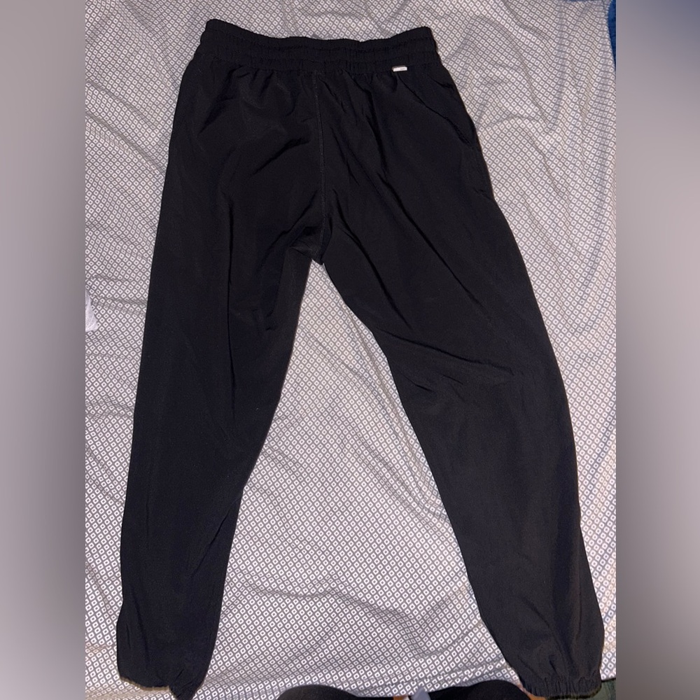 Black medium athletic pants. A lot like Lululemon joggers!
